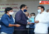 ఛాయాచిత్ర కథనం..ప్రముఖ రచయిత విజయార్కె ,వ్యక్తిత్వ వికాస నిపుణులు డాక్టర్ టి.వేణుగోపాల్ రెడ్డి రాసిన ” స్ఫూర్తిప్రదాత..నూకల నరోత్తమరెడ్డి ” గ్రంథాన్ని ఉపరాహ్ట్రపతి శ్రీ వెంకయ్యనాయుడు గారు ఆవిష్కరించారు.